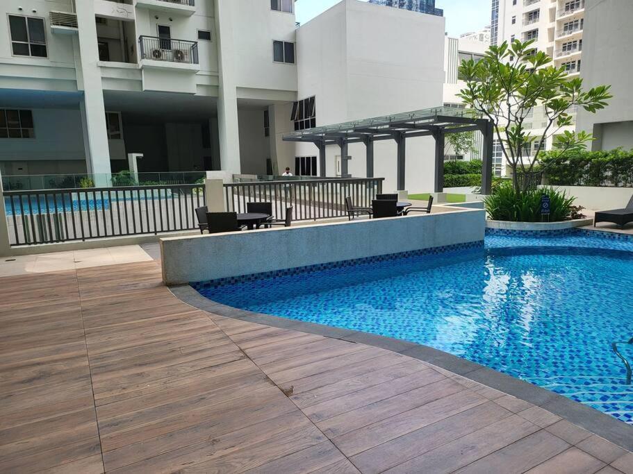 Luxury @ Bgc Sleeps 6 Comfortably Fast Wifi Pool! Διαμέρισμα Μανίλα Εξωτερικό φωτογραφία