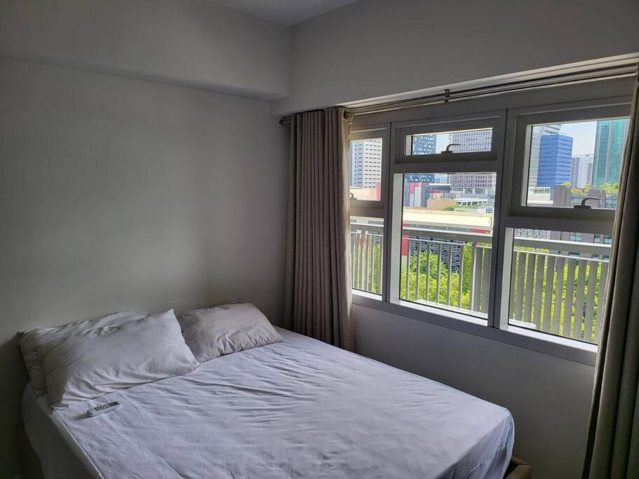 Luxury @ Bgc Sleeps 6 Comfortably Fast Wifi Pool! Διαμέρισμα Μανίλα Εξωτερικό φωτογραφία