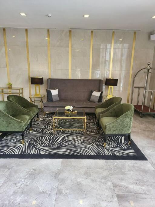 Luxury @ Bgc Sleeps 6 Comfortably Fast Wifi Pool! Διαμέρισμα Μανίλα Εξωτερικό φωτογραφία