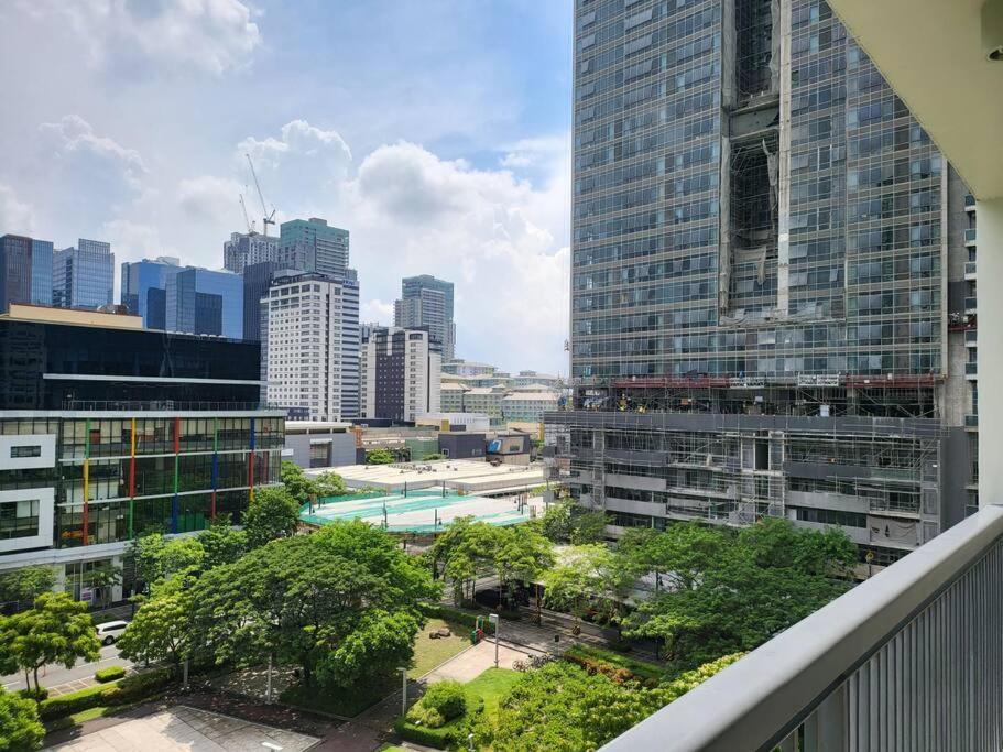 Luxury @ Bgc Sleeps 6 Comfortably Fast Wifi Pool! Διαμέρισμα Μανίλα Εξωτερικό φωτογραφία