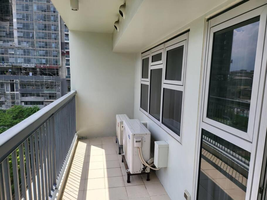 Luxury @ Bgc Sleeps 6 Comfortably Fast Wifi Pool! Διαμέρισμα Μανίλα Εξωτερικό φωτογραφία