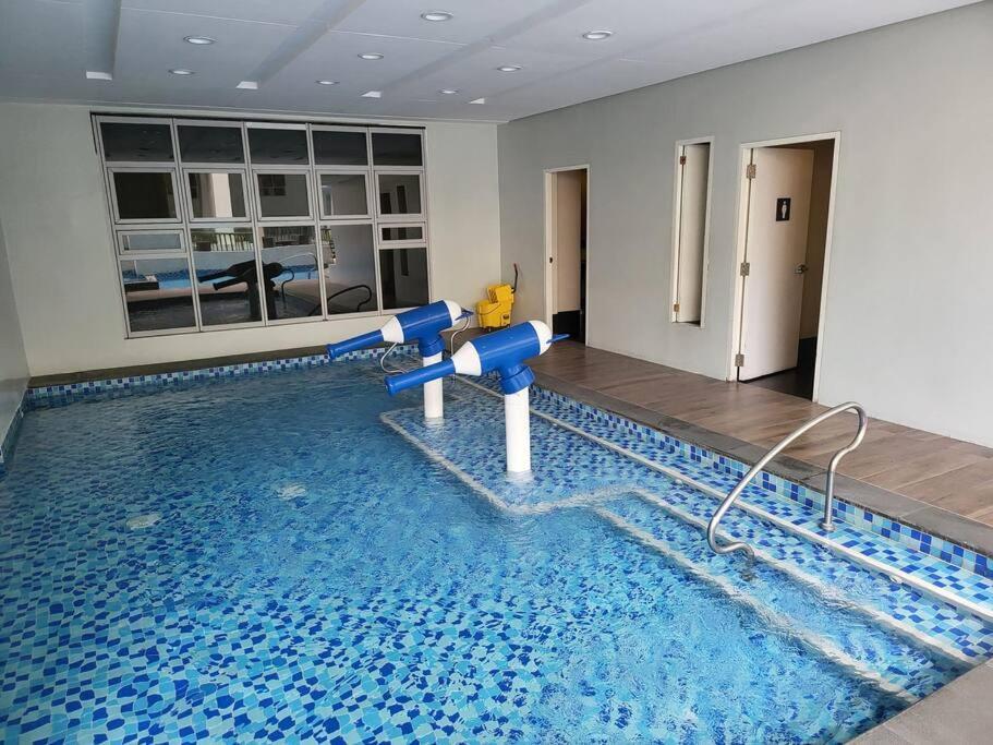 Luxury @ Bgc Sleeps 6 Comfortably Fast Wifi Pool! Διαμέρισμα Μανίλα Εξωτερικό φωτογραφία