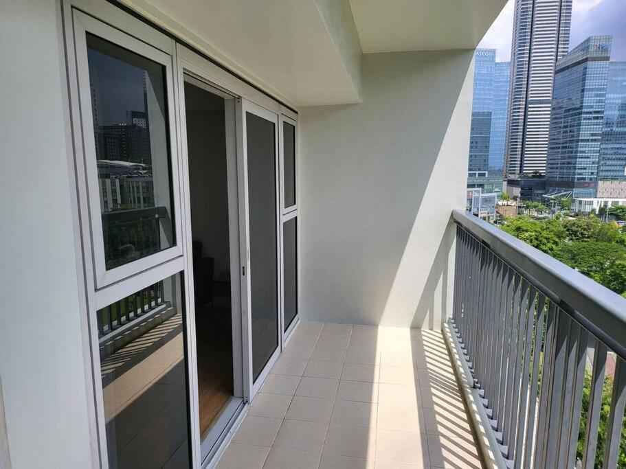 Luxury @ Bgc Sleeps 6 Comfortably Fast Wifi Pool! Διαμέρισμα Μανίλα Εξωτερικό φωτογραφία