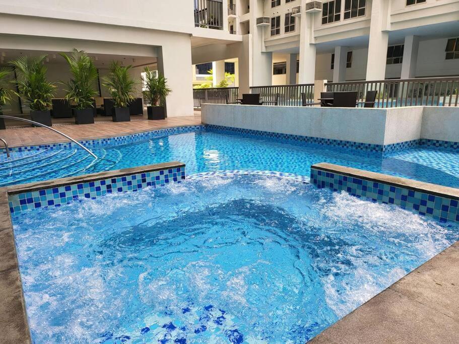 Luxury @ Bgc Sleeps 6 Comfortably Fast Wifi Pool! Διαμέρισμα Μανίλα Εξωτερικό φωτογραφία