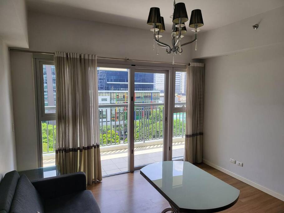 Luxury @ Bgc Sleeps 6 Comfortably Fast Wifi Pool! Διαμέρισμα Μανίλα Εξωτερικό φωτογραφία