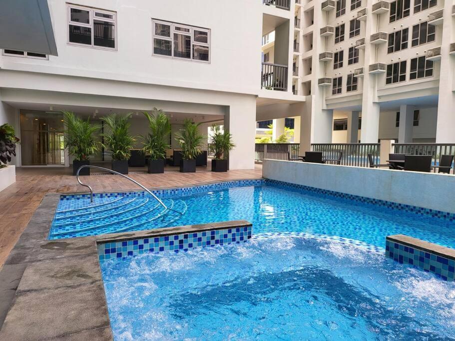 Luxury @ Bgc Sleeps 6 Comfortably Fast Wifi Pool! Διαμέρισμα Μανίλα Εξωτερικό φωτογραφία