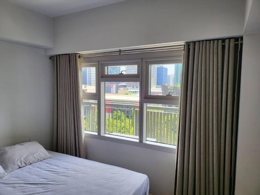Luxury @ Bgc Sleeps 6 Comfortably Fast Wifi Pool! Διαμέρισμα Μανίλα Εξωτερικό φωτογραφία